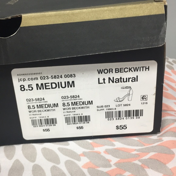 Nude homecoming heels size 8.5 - Picture 6 of 7